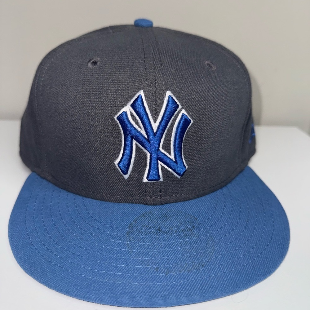 New York Yankees 59FIFTY Fitted Hat – Size 7 3/8 – Grey & Blue – New Era